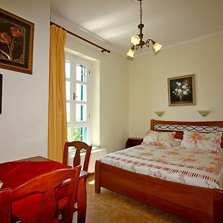 מירינה Artemis Traditional Hotel מראה חיצוני תמונה